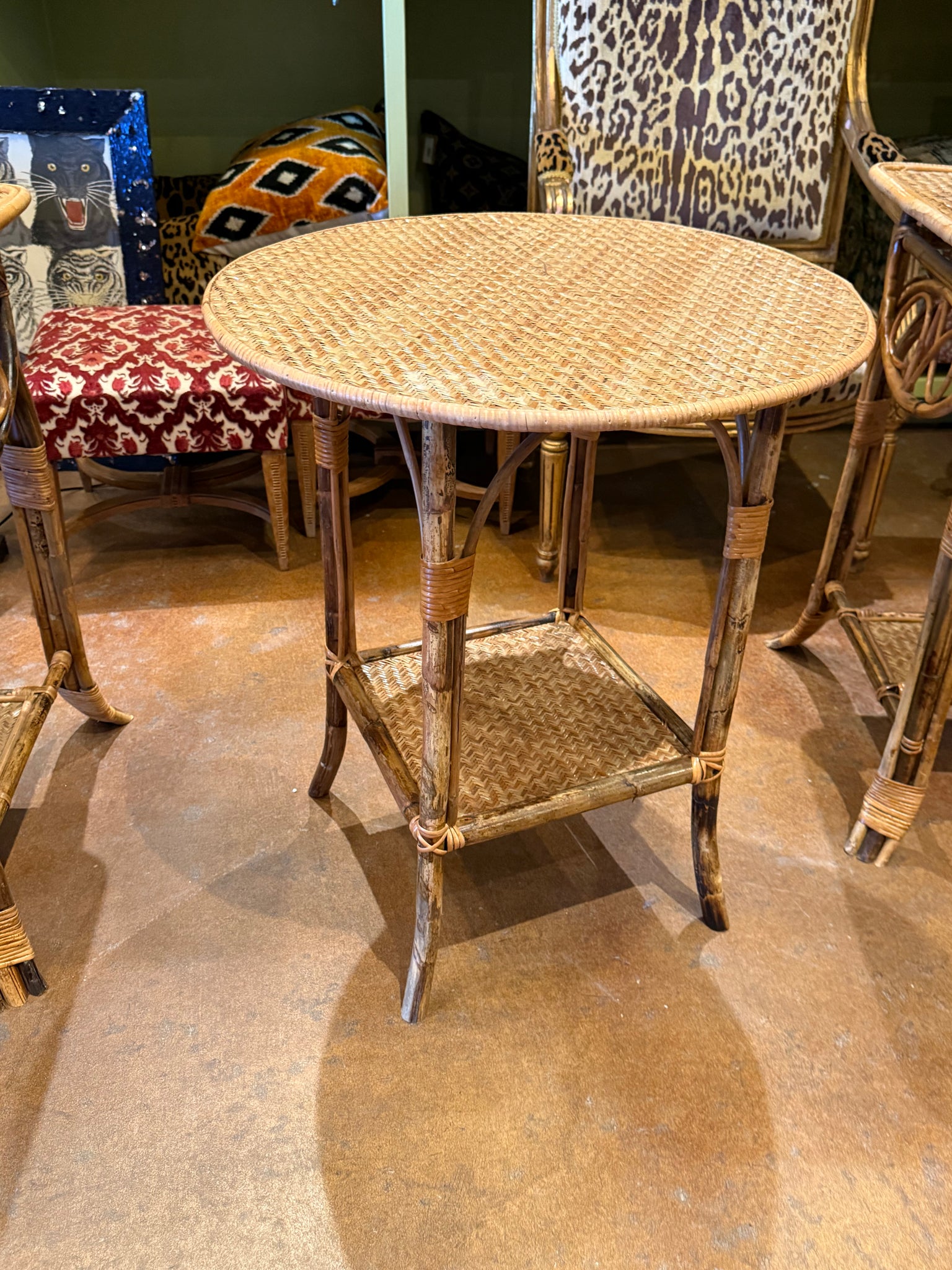 Country Side Table Round