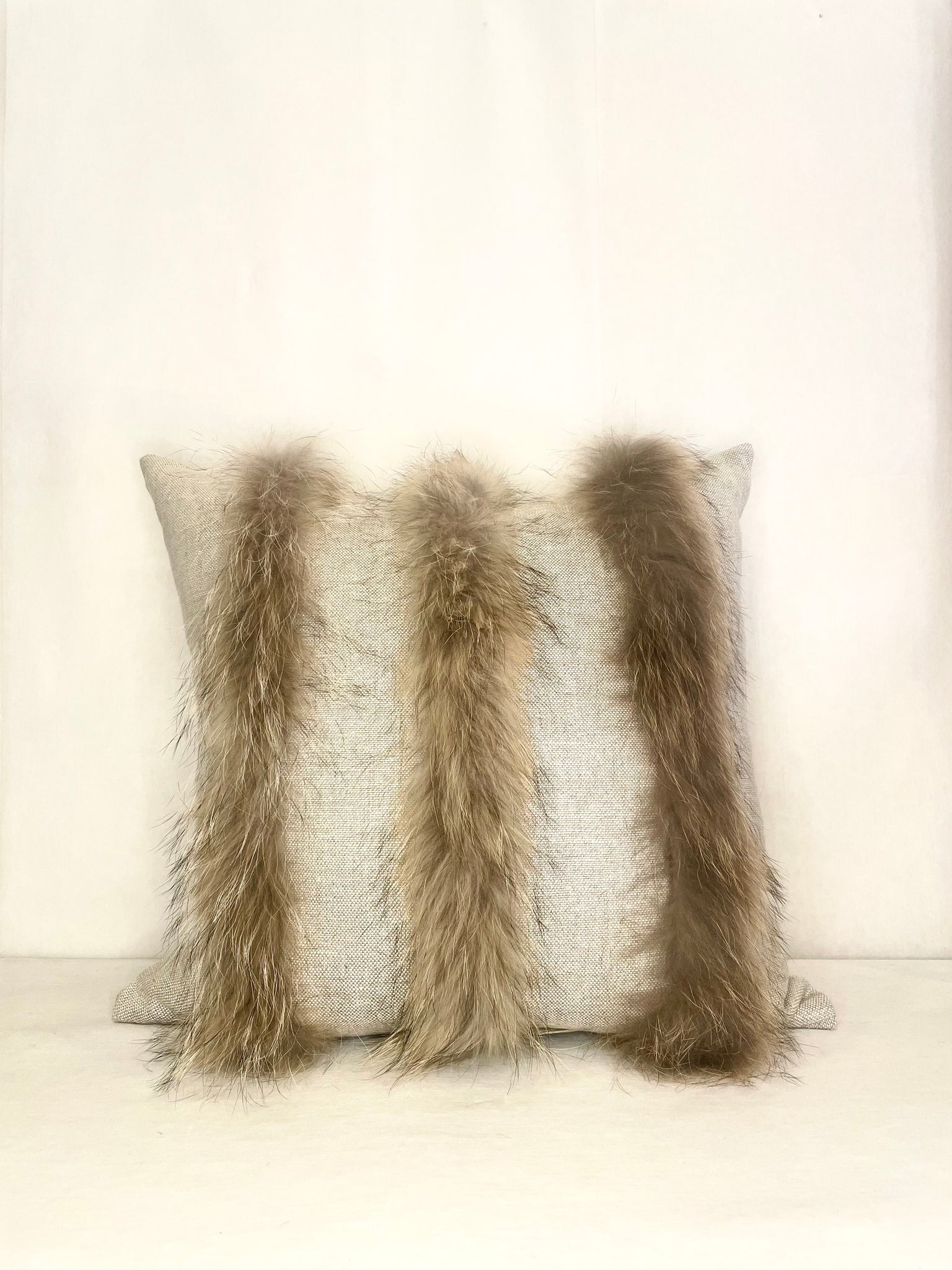 Linen w/Raccoon Pillow - 26x26