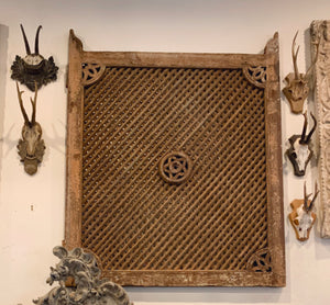 Wood Lattice Gate