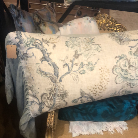 Pillow 21 x 38 ruffle